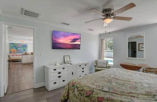 HIDDEN GEM - Family Friendly Pool Home -Welcome - Photo 7