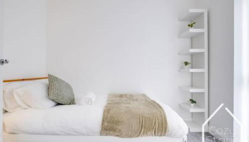 Beautiful 5 Bedroom Home in the City Centre with gated parking - Foto 2