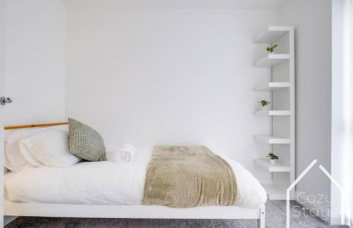 Beautiful 5 Bedroom Home in the City Centre with gated parking - Foto 2