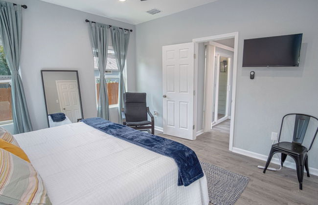 Delightfully Renovated 4 Br/2 BA Near DT Riverwalk - Foto 2