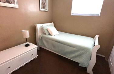 A huge Sprawling House on a large lot -15 minutes to St Louis - Foto 14