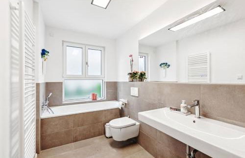 Frankfurt Messe Business Suit - Messe South Gate located across street - Foto 7