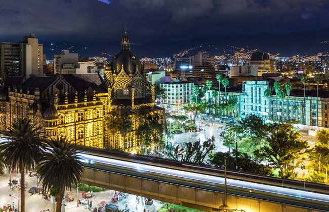 Tour nocturno por Medellín - Photo 1