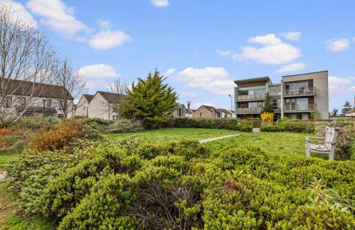 Modern Stirling Apartment - Free Parking - Photo 43