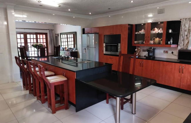 Modern House With Pool in Mount Pleasant - 2063 - Photo 19