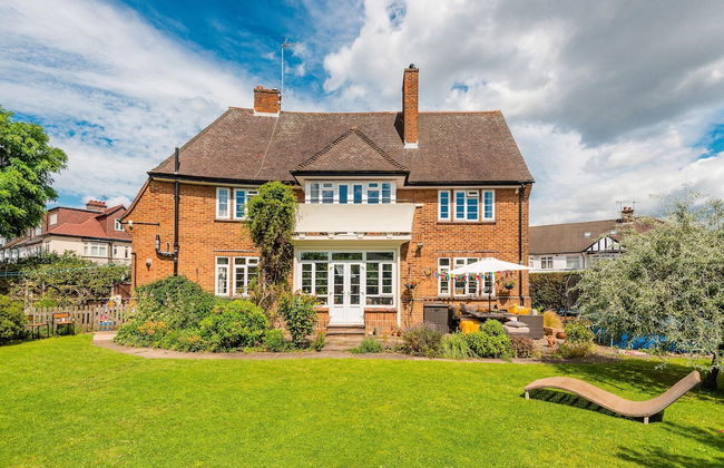 Majestic Home With Beautiful Garden in North West London by Underthedoormat - Foto 23