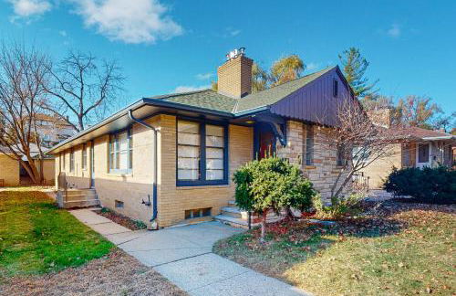 Close to Lake Harriet! Walkable Gem Near Shopping - Foto 1