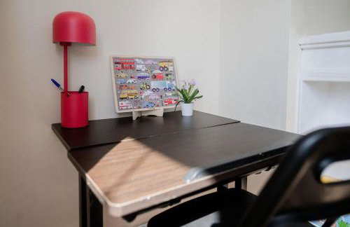 Spacious 6 bedroom House in Dudley with optional Nursery-Drive and Garage-Families and Contractors Welcome - Foto 20