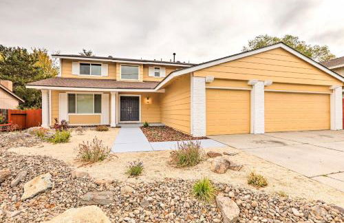 Relax Fireside and Play Pool! Home 4 Mi to Dtwn Reno - Foto 34