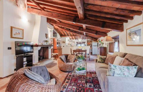 Le Bicocche Farmhouse: Country Stone Villa with Pool in Camaiore between Lucca & Beaches of Versilia - Foto 23