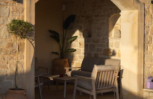 Ilys Home, a Country-chic Retreat with Pool & BBQ, By ThinkVilla - Photo 27