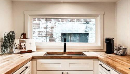 Stay Portland - The Graffiti Alley Tiny House - Food, Art & Beer - Photo 3