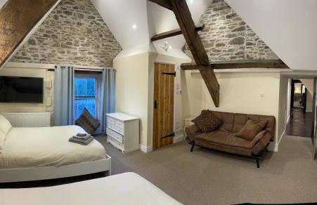 Large Historic Farmhouse in Rhondda Valley Perfect for Groups with Hot Tub - Foto 26