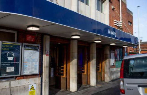 StayZen Apartments - Free Parking & Private Garden Ground Floor Central Woking - Business & Leisure - Photo 17