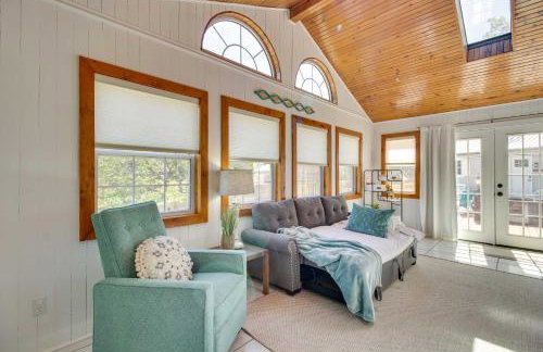 Charming Mountain Home Retreat Walk to Marina! - Foto 15