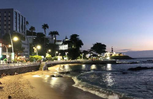Moderno AP no Porto da Barra - Praia, Conforto e Praticidade - Foto 13