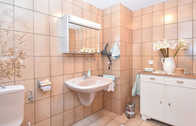 Holiday Home With Garden in Weissenbrunn - Foto 18