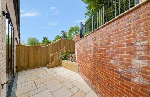 3 Bed House near Purley, by ARP Homes, Free Parking, Ideal for Long Stays & Insurance Bookings - Foto 29