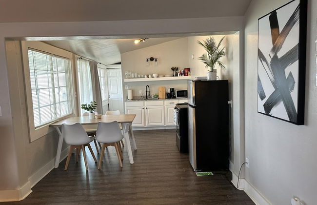 Cozy Charm Studio W 2BR I Fully Furnished - Photo 9