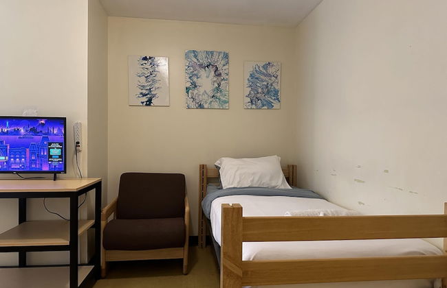 Cozy Downtown Apartment TV Walk Everywhere - Photo 5