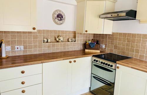 The Parlour - Photo 5