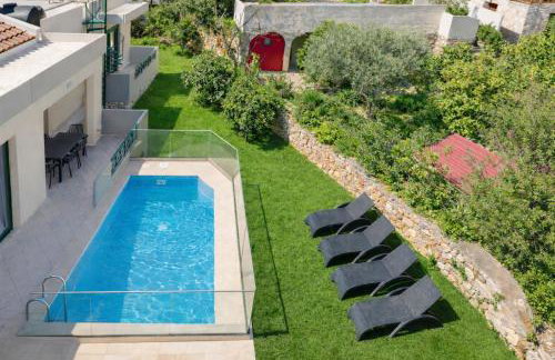 Villa Iris - Photo 1