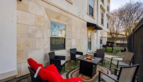 Fireside Double Kings Midtown Luxe Suite - Photo 3