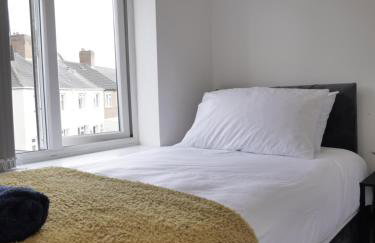 Three bed house in Wolverhampton - Photo 16