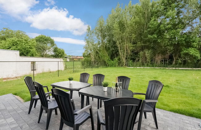 Modern Holiday Home in Ronse With Garden - Photo 17