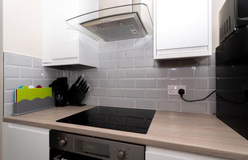 4 Bedrooms Homely House - Sleeps 6 Comfortably with 6 Double Beds,Glasgow, Free Street Parking, Business Travellers, Contractors, & Holiday-Goers, Near All Major Transport Links in Glasgow & City Centre, Perfect for Common Wealth Games 2026 - Foto 59