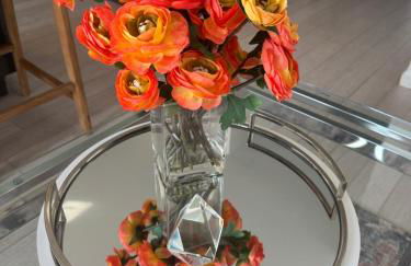 One bedroom with modern kitchen, balcony with water view - Foto 20