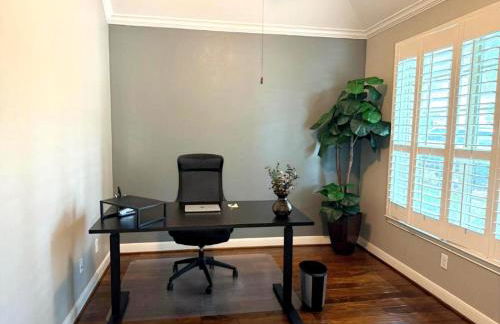 Cozy 4bdrm 3bath Home in The Woodlands - Photo 8