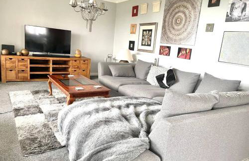 Spacious, smart apartment near City Centre and Coop Arena Free parking - Foto 1