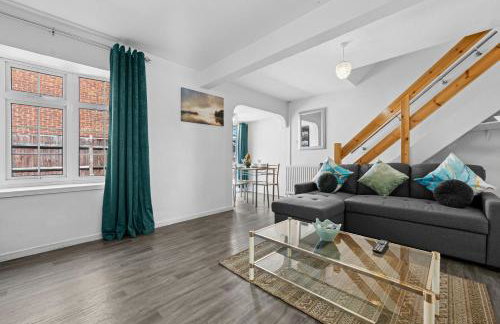 Cozy 3 bedroom house with free parking and near hospital - Foto 6