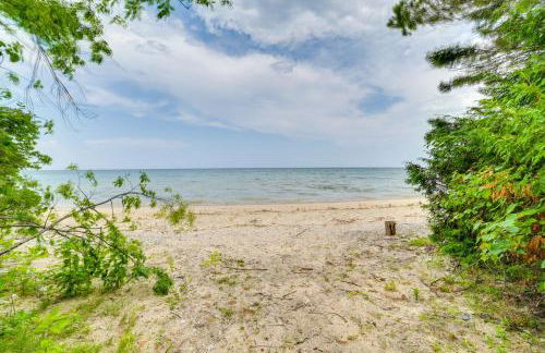Enchanted Lake Huron Cottage with Beach Access! - Foto 26