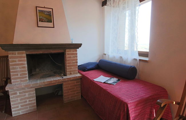 Farmhouse Bliss With Pool, Wine and Tails - Photo 4