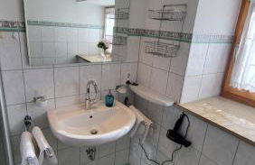 Grosse Wohnung mit Garten und Bergblick - Foto 13