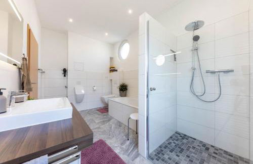 Rheinland Apartments - Stilvolle, moderne Unterkunft mit kostenfreiem WLAN und Parkplatz - Foto 3