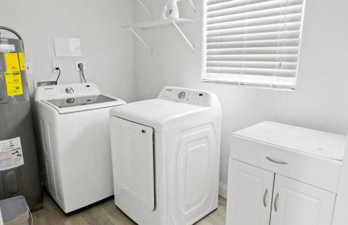 Stadium Sunflower Miramar home, 3 bd, 2 ba - Photo 7