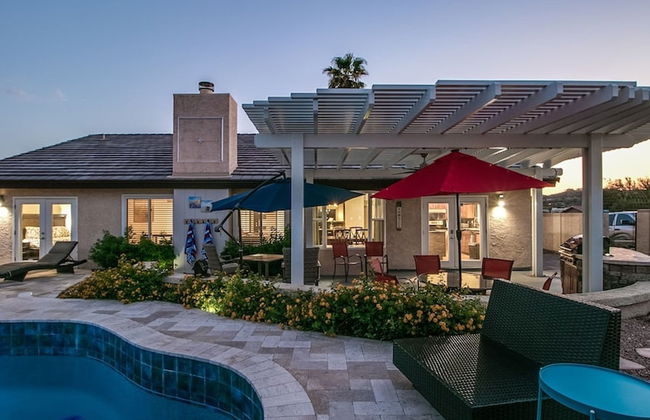 Spectacular Hilltop Home W/resort Like Backyard! - Foto 1