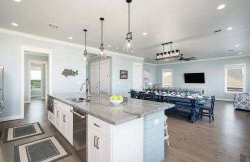 Luxury Beachfront l Sleeps 20, Hot Tub, Pool & Game Room Fun! - Foto 35