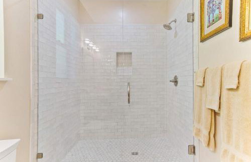 Modern Cabin Retreat with Swim Spa Hot Tub and Air Conditioning - Foto 18