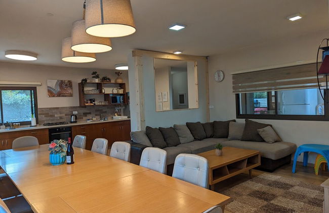 Villa BaGalil 5BR Retreat by Sea N' Rent - Foto 36