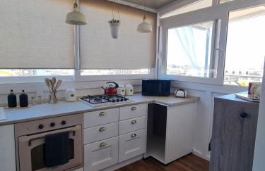 CITY HOUSE & FREE PARKING by Perry-Holiday moderno, panoramico e comodo fino a 6 ospiti - Foto 36