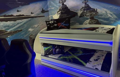 Near Disney, Private South Facing Pool, Star Wars Arcade Theater, 3 King Beds - Photo 6