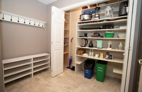 14mi to Mt. Snow! Arcade, Private Suite, King Bed! - Foto 12