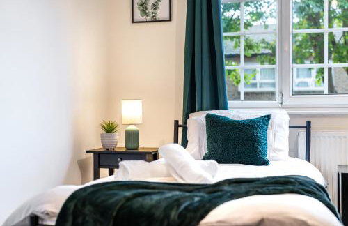 Wilkinsons Home-Free parking, Perfect For Contractors & Weekend getaways, Near London City Airport & Excel - Foto 3