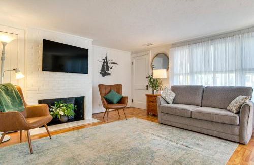 Walk to Craigville Beach Cape Cod Gem with Patio - Foto 1