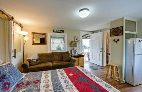 Fireside Relaxation Pet-Friendly Whittier Getaway - Foto 12