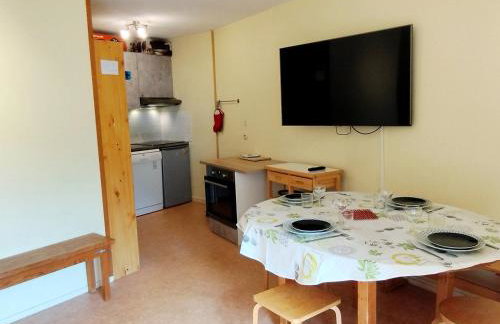 2 Pièces, skis aux pieds, proche commerces avec balcon. Capacité 6 pers, animaux non admis - FR-1-771-11 - Foto 5